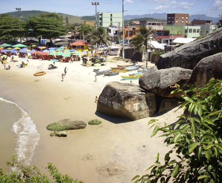 Praia de Itaoca em Itapemirim ES — areias brancas e litoral sul do Espírito Santo