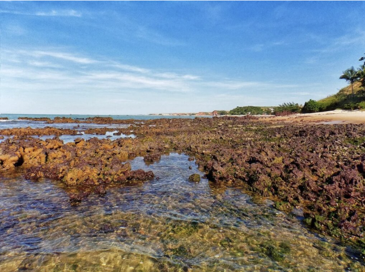 Praia da Rosa em Marataízes — paraíso escondido com piscinas naturais no litoral sul do ES