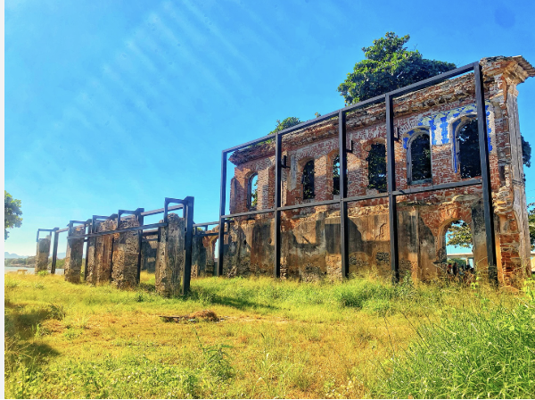 Ruínas do Trapiche em Marataízes — usina elétrica de 1883 no litoral sul do ES