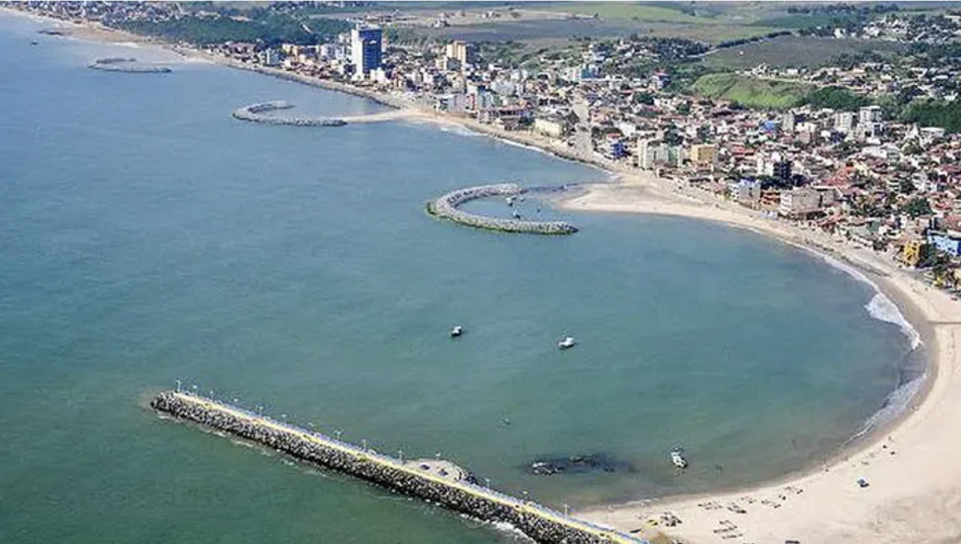 Praia do Centro em Marataízes — orla revitalizada no litoral sul do ES